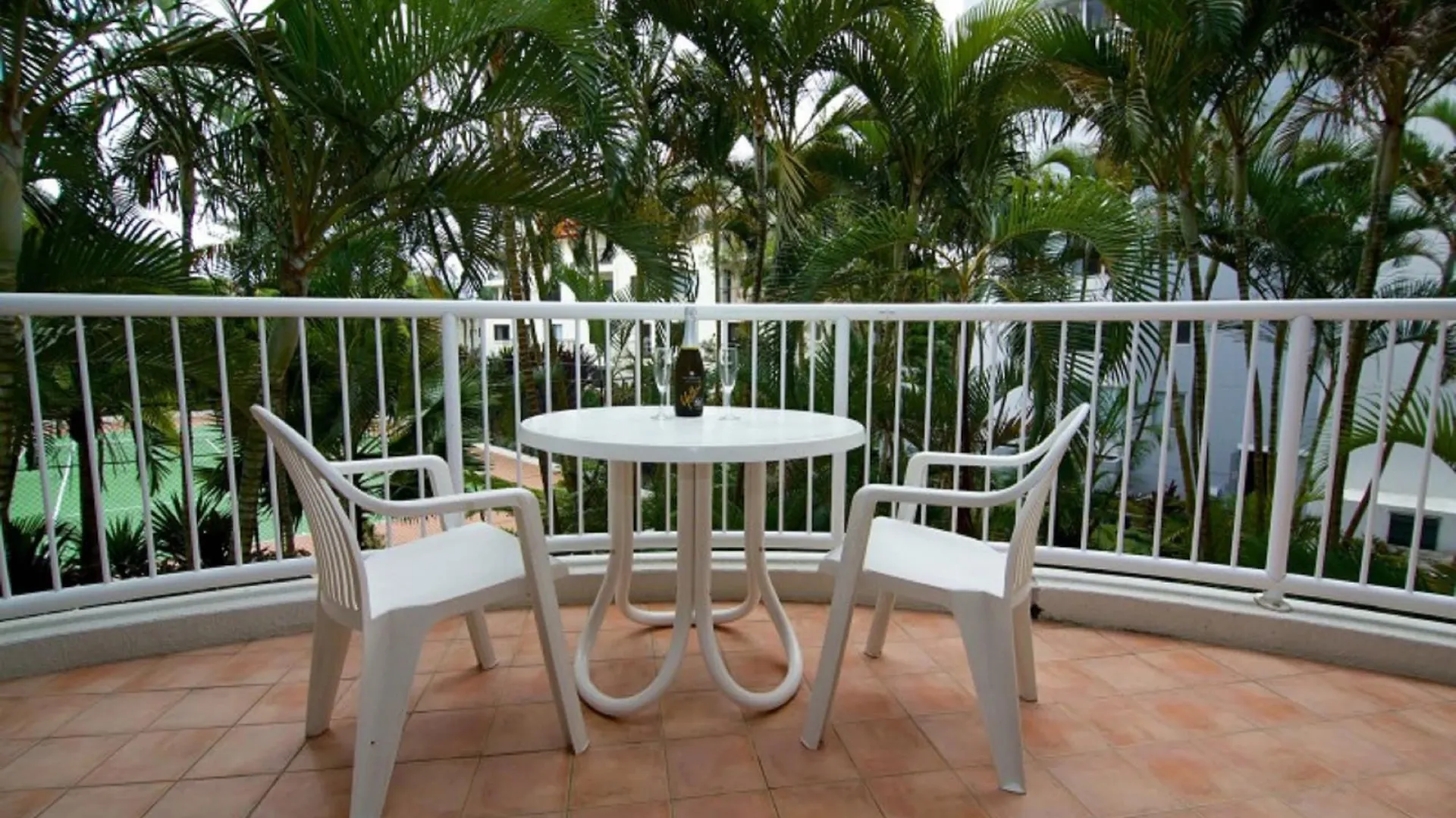 Aparthotel Surf Parade 4*