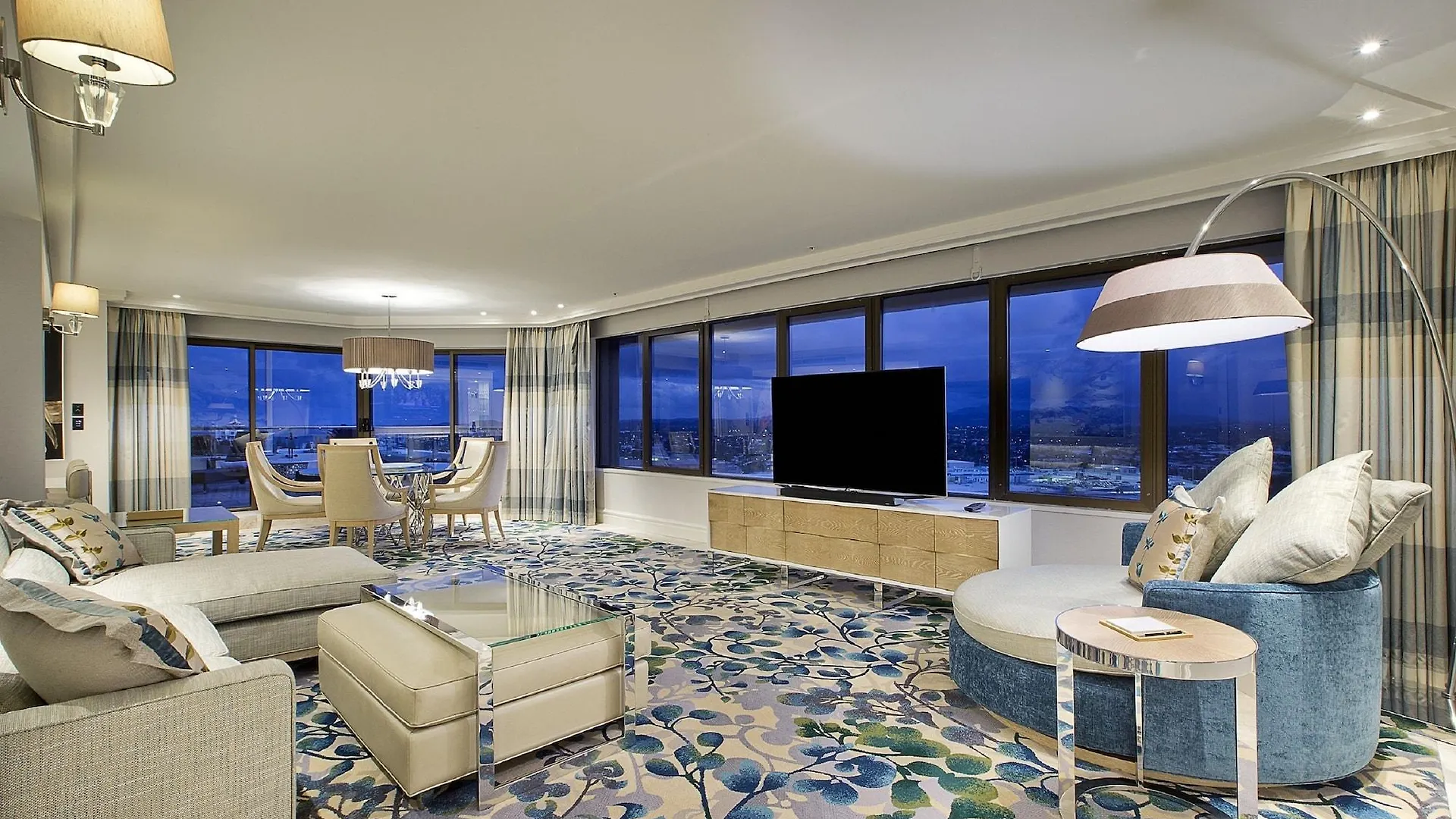 Hotel The Star Grand Gold Coast 5*