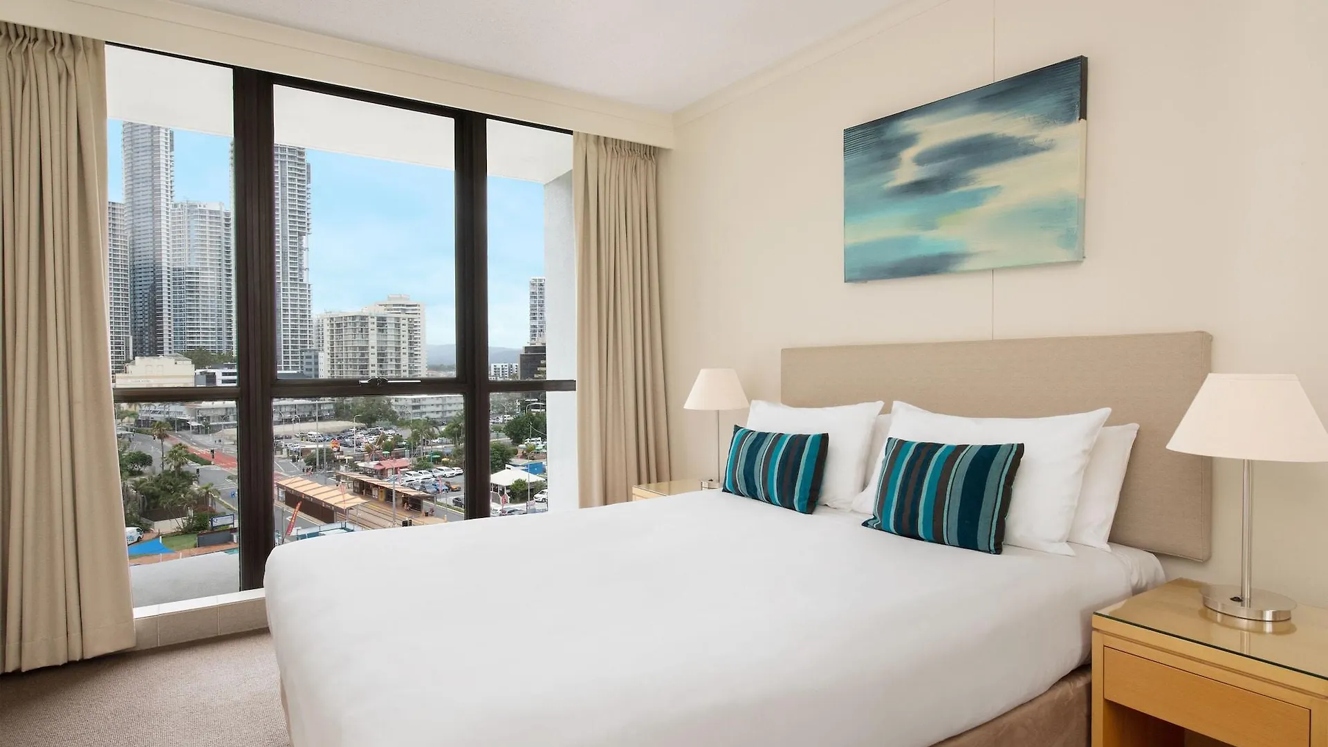 Breakfree Beachpoint Aparthotel 3*