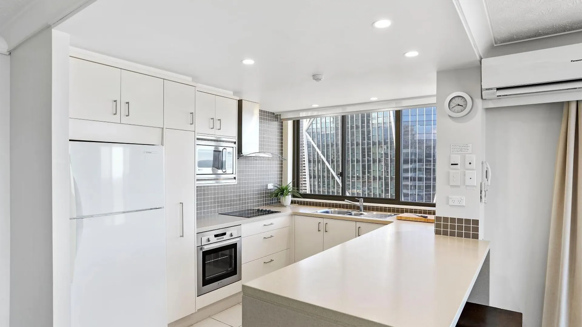 Breakers North Absolute Beachfront - Official