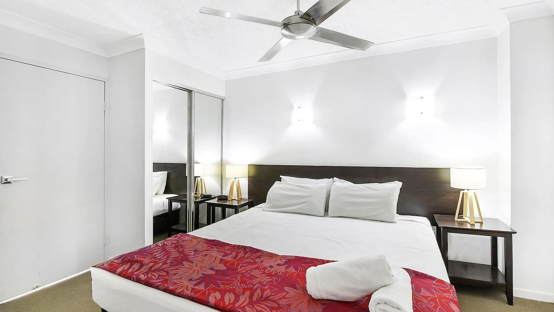 Aparthotel Broadbeach Travel