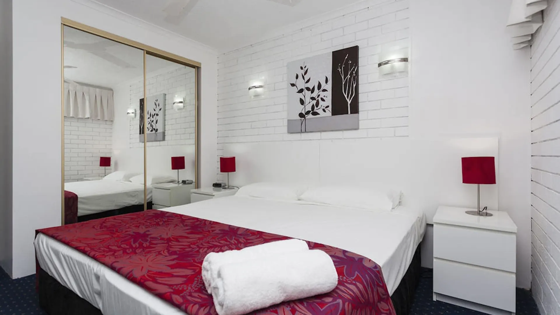 Broadbeach Travel Aparthotel
