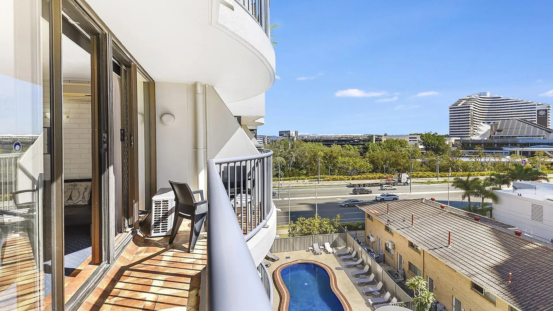 Broadbeach Travel Aparthotel