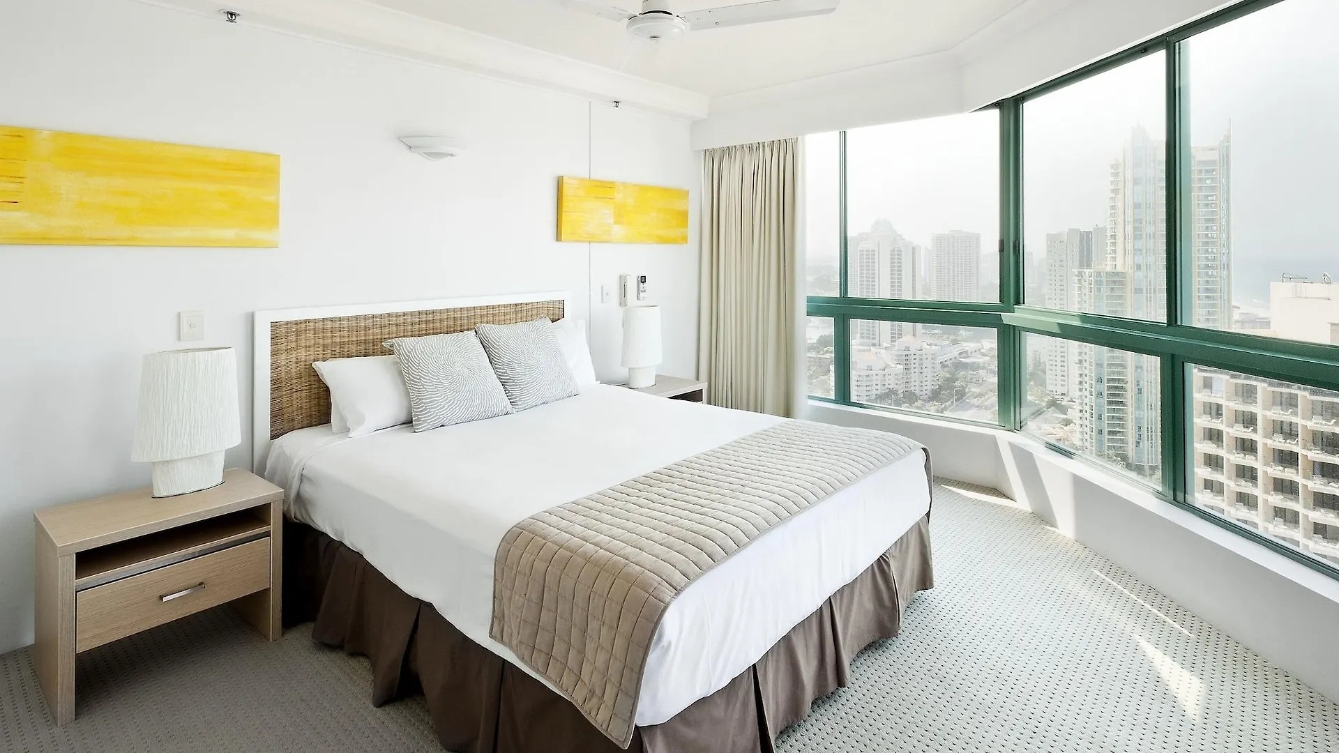 Mantra Crown Towers Aparthotel
