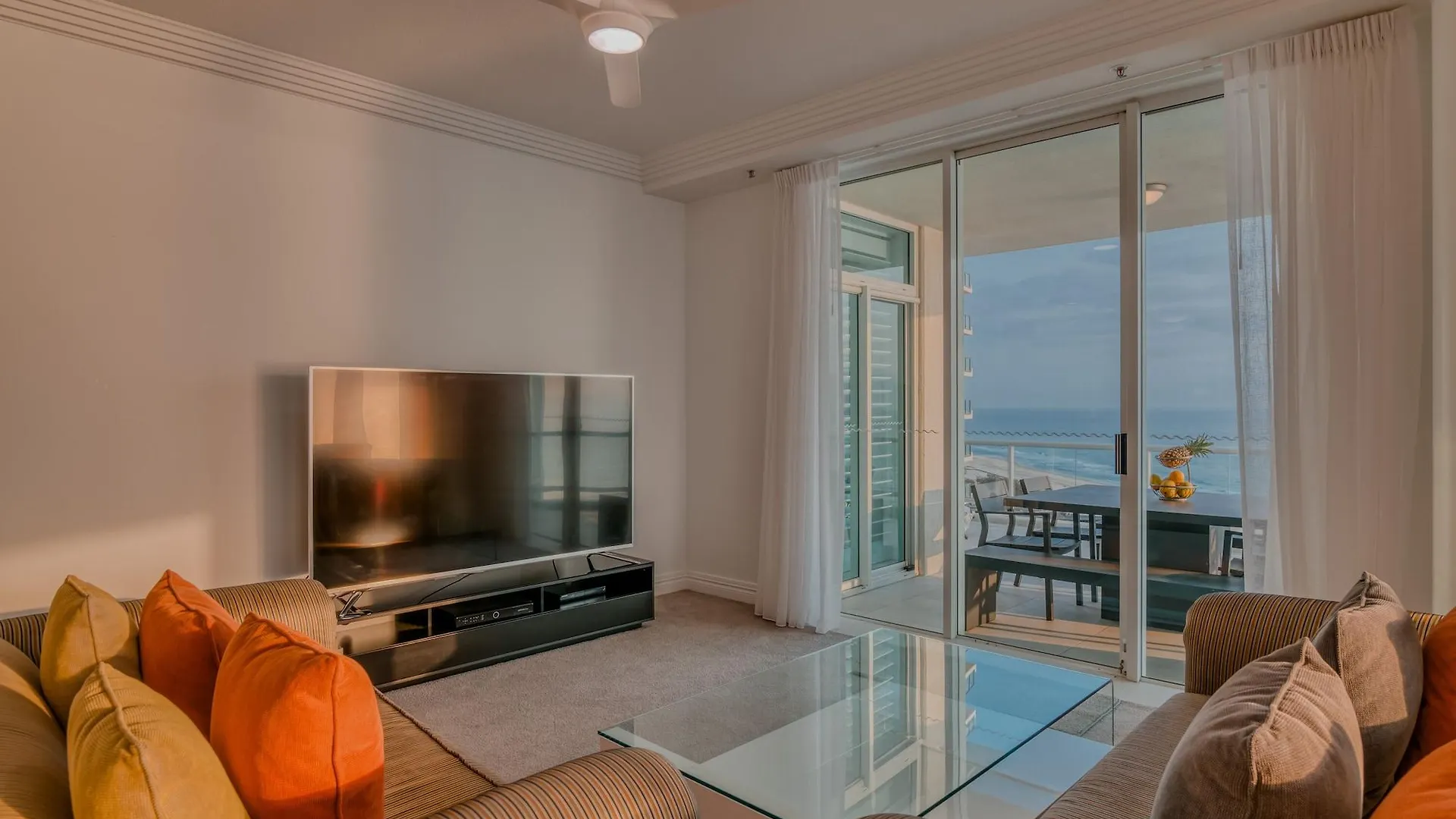 Aparthotel Carmel By The Sea Gold Coast