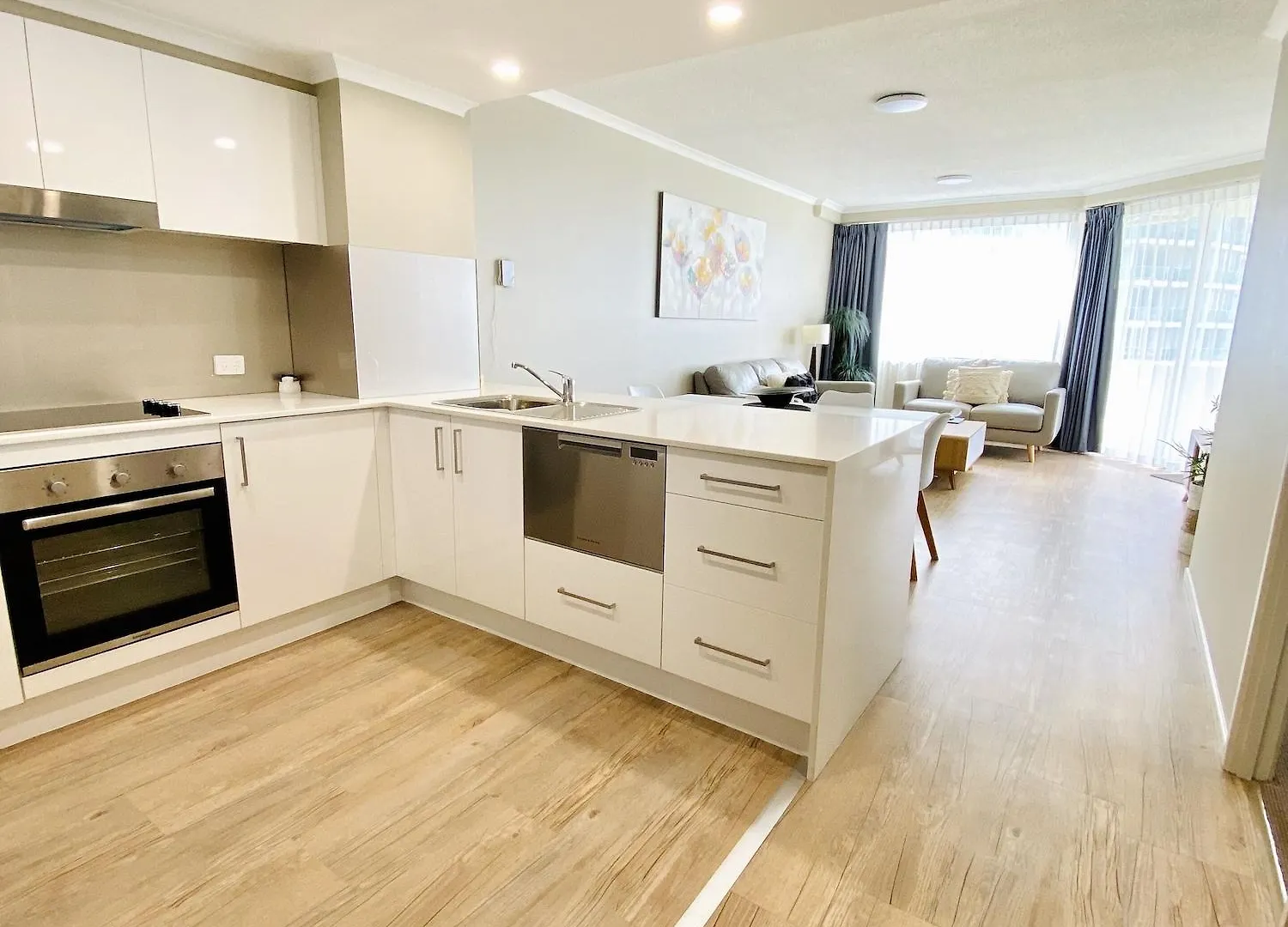 Kirra Aparthotel 4*