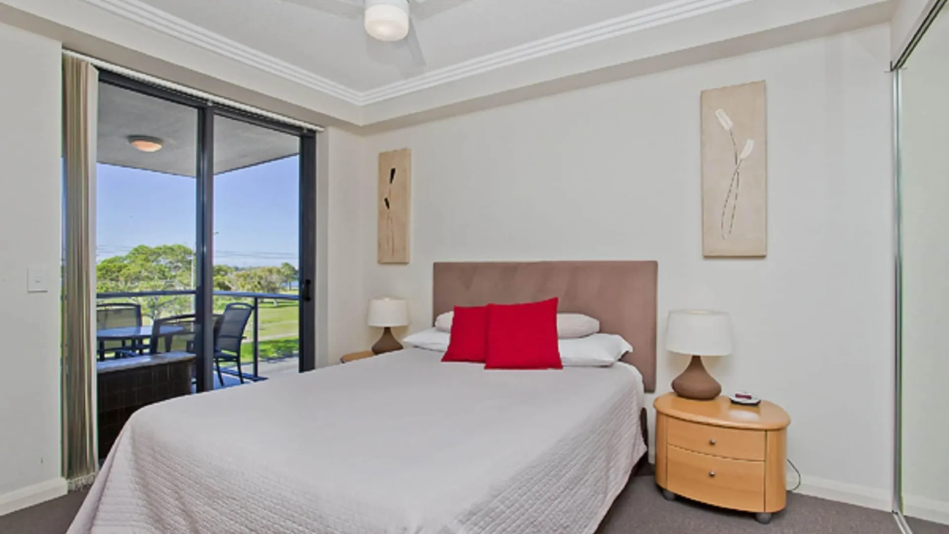 Aqualine On The Broadwater Aparthotel