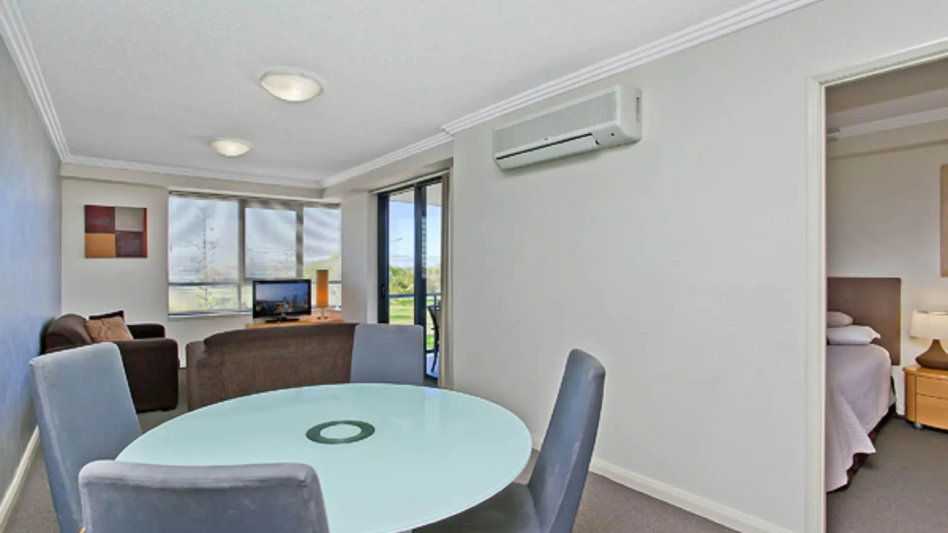 Aqualine On The Broadwater Aparthotel 4*