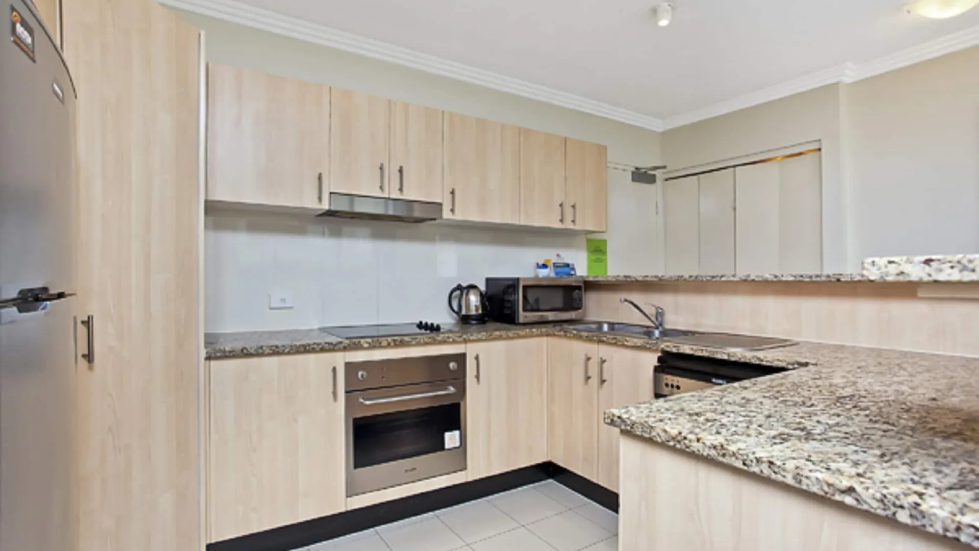 Aqualine On The Broadwater Aparthotel 4*