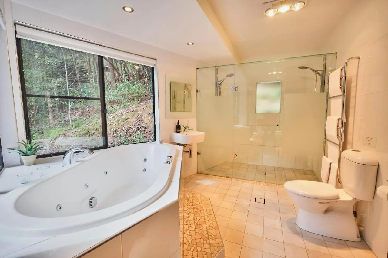 Ecoasis Lodge *