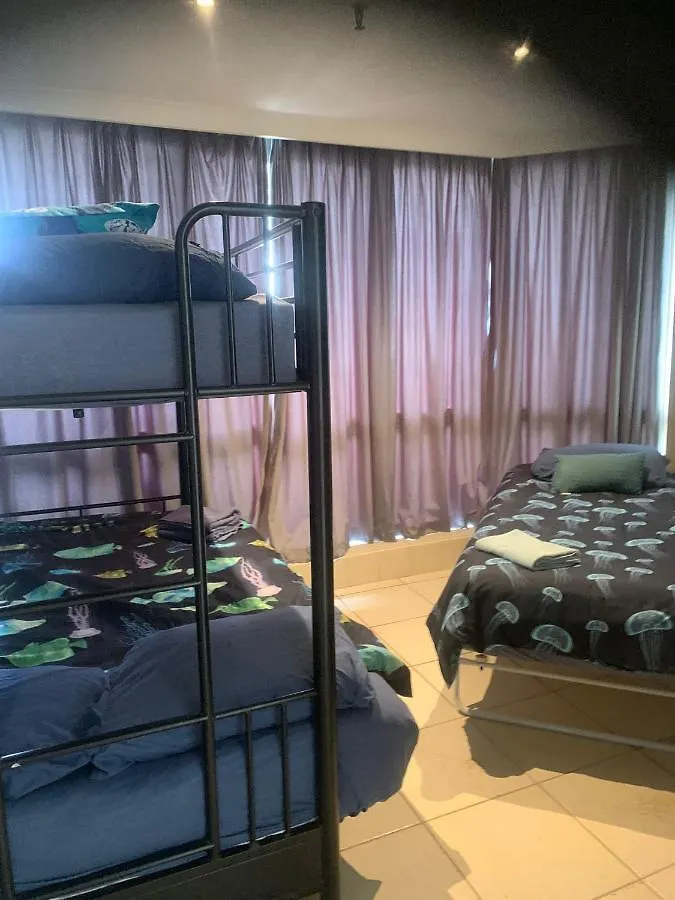Oceanfront Unique Sleeps 14 Hear Waves And Enjoy Lorikeets On Balcony Gold Coast