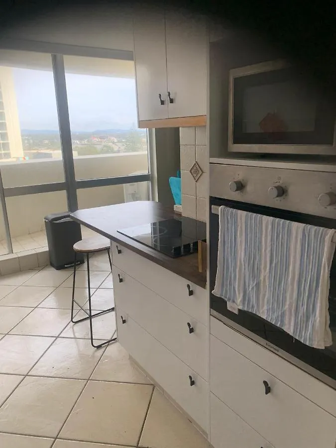 Oceanfront Unique Sleeps 14 Hear Waves And Enjoy Lorikeets On Balcony * Gold Coast