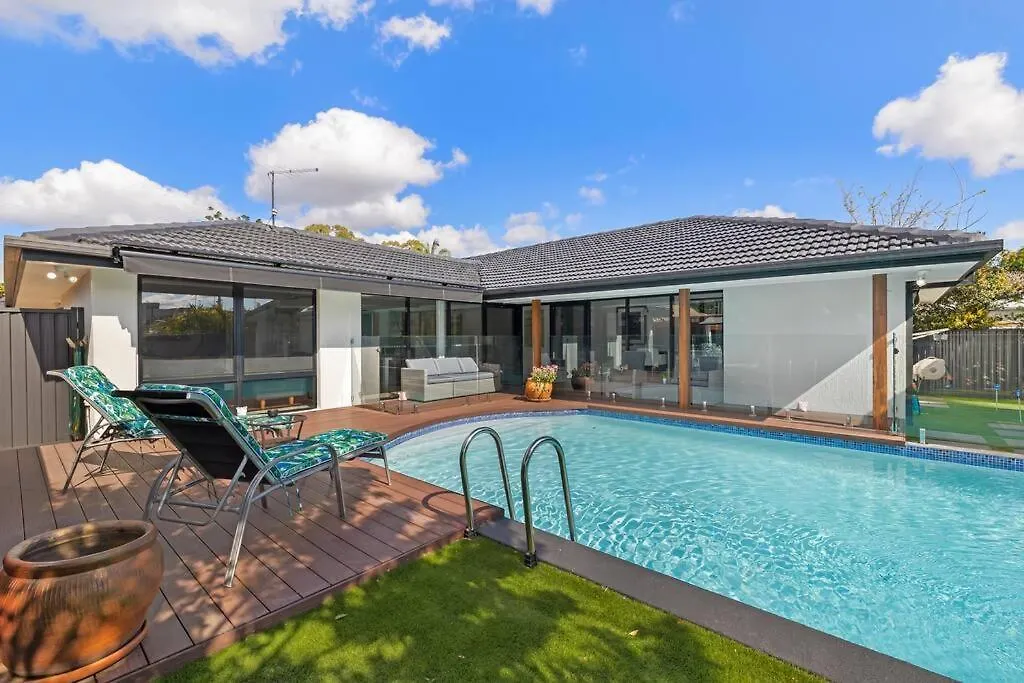 Ultra Modern & Relaxing Inner 4bed House - With A Private Pool - 10mins Walk To Hébergement de vacances