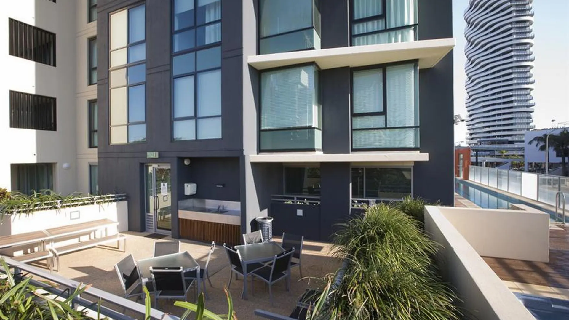 Mantra Broadbeach On The Park 4*