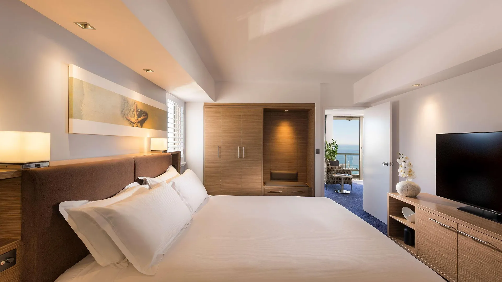 Sofitel Broadbeach 5*