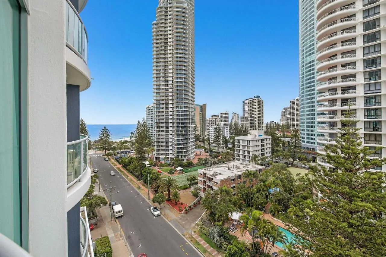 Surfers Ocean View. Large Fridge, Washing Machine, Wifi * غولد كوست