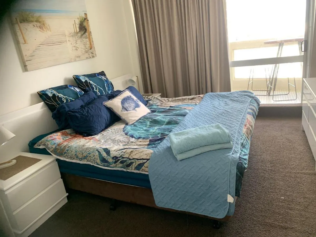 Apartment Oceanfront Unique Sleeps 14 Hear Waves And Enjoy Lorikeets On Balcony *