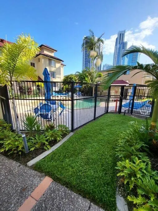 Apartment 3 Bedroom Surfers Paradise *