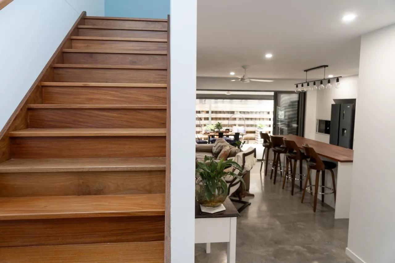 펜션 Modern Palm Getaway To Whole Family