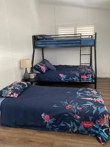 Modern Palm Getaway To Whole Family 펜션