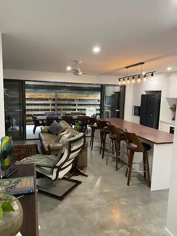 Modern Palm Getaway To Whole Family 펜션 *