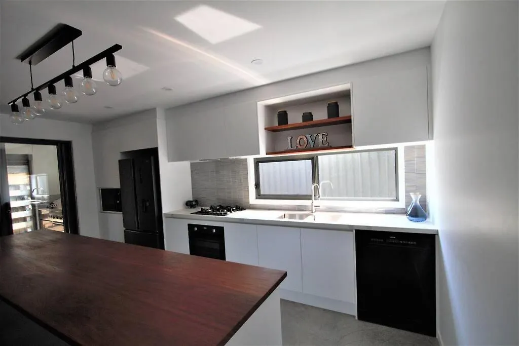 Modern Palm Getaway To Whole Family 펜션 *