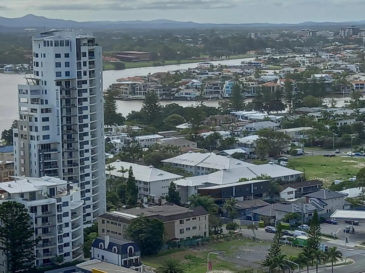 Hotel Your In Surfers 4*