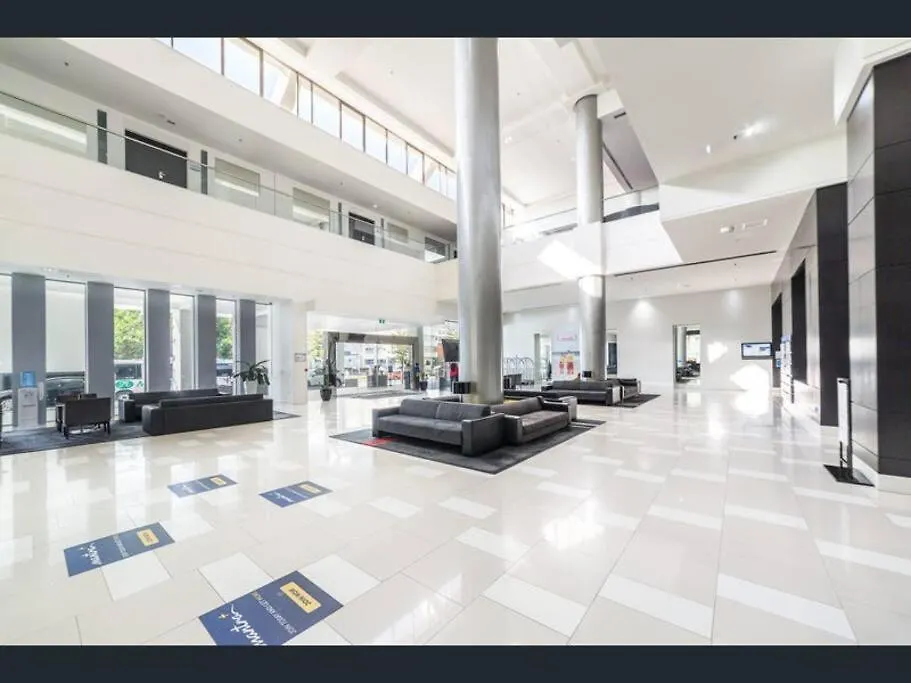 Hotel Your In Surfers 4*