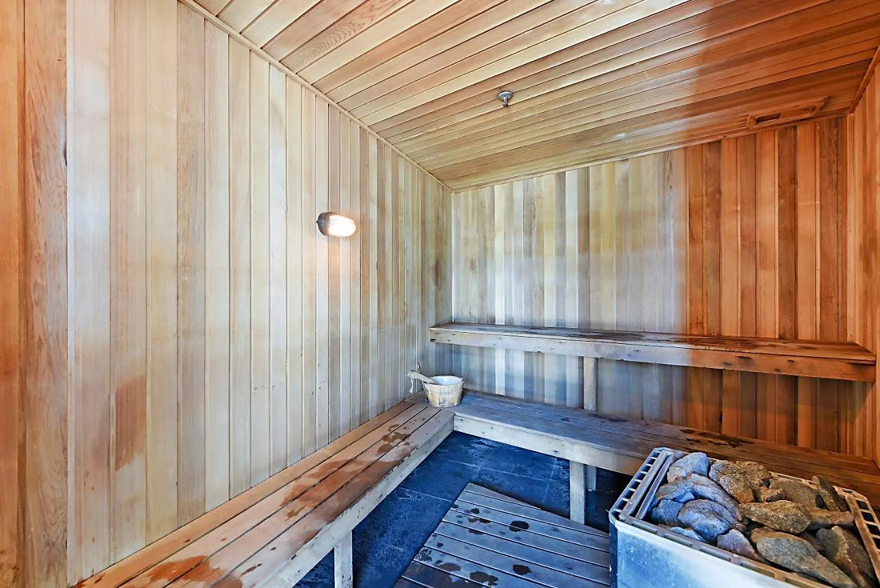 Circle On Cavill Skyhigh Hinterland Retreat Apartment *