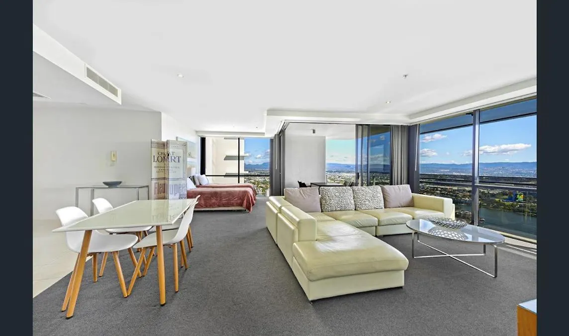 Cavill Avenue Luxury Private Appartement *