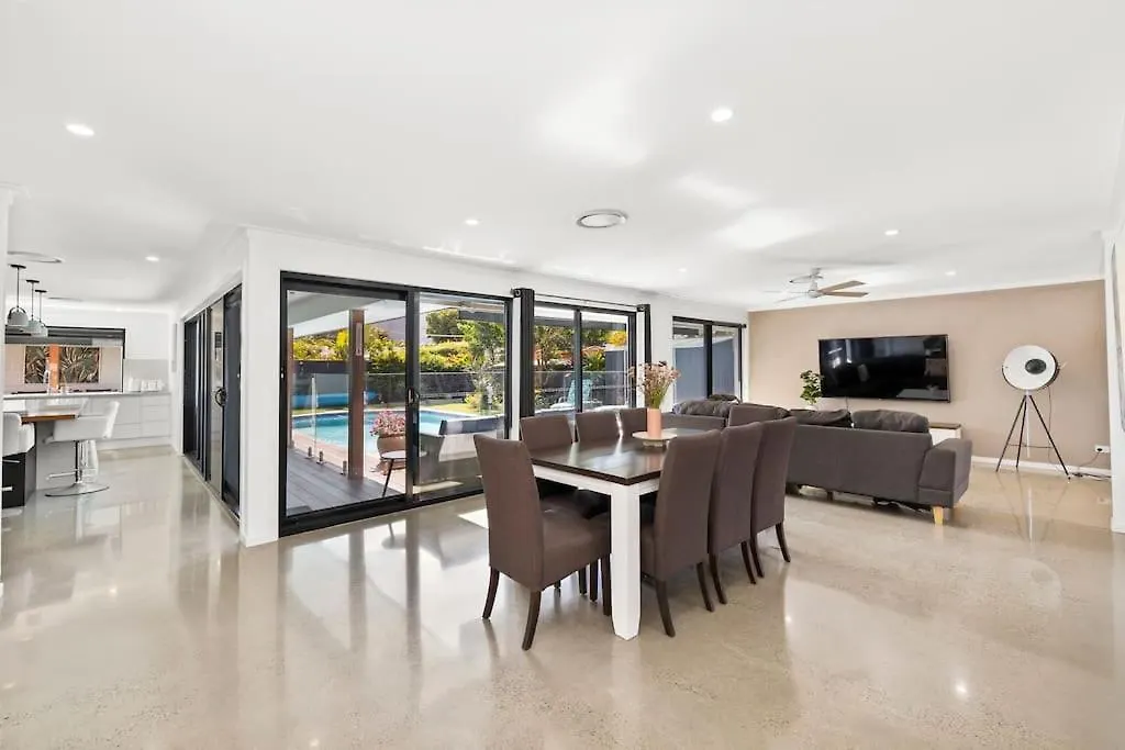 Ultra Modern & Relaxing Inner 4bed House - With A Private Pool - 10mins Walk To Hébergement de vacances
