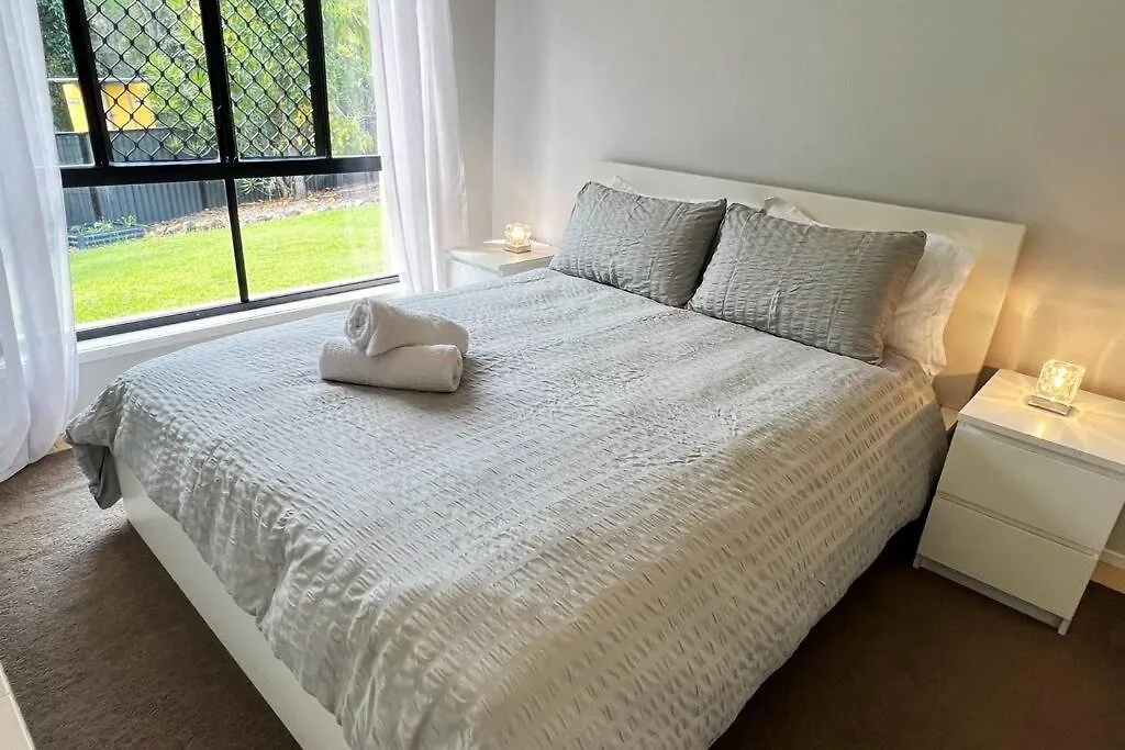 Gem, Lovely Pool 4bed Sleeps 7+ *