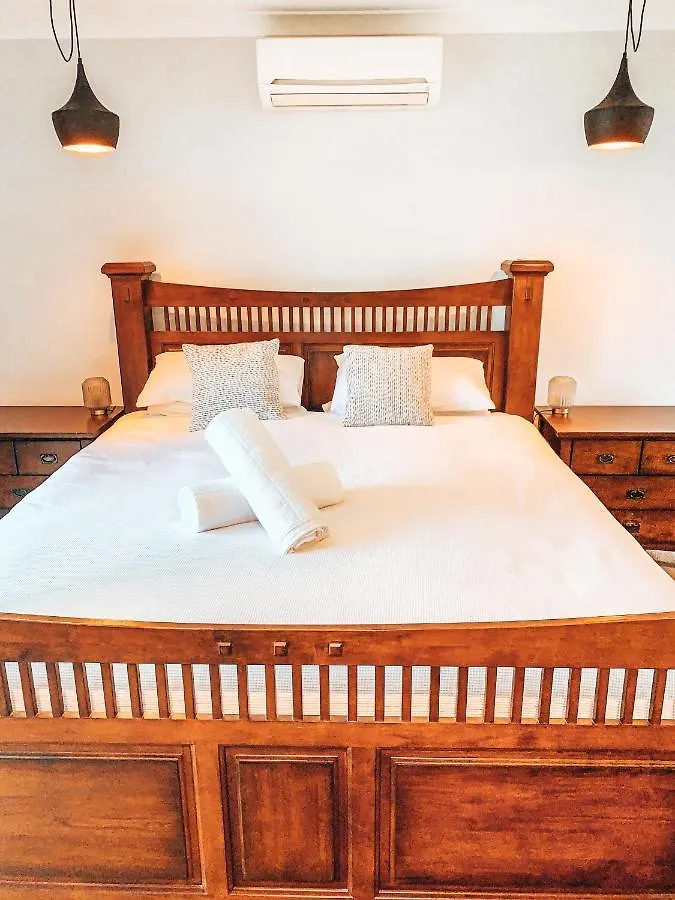 Gem, Lovely Pool 4bed Sleeps 7+
