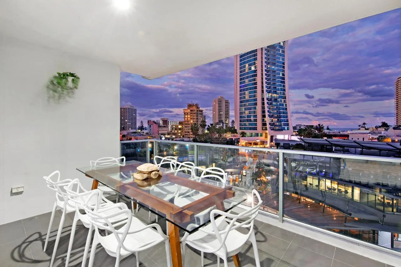 Daire Circle On Cavill Surfers Paradise- 3 Bedroom Gold Coast