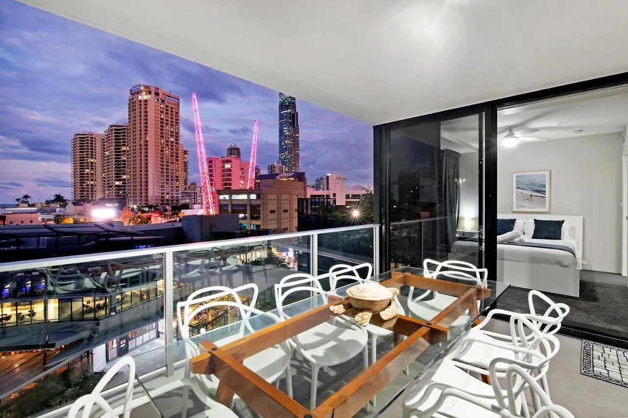 Circle On Cavill Surfers Paradise- 3 Bedroom Daire