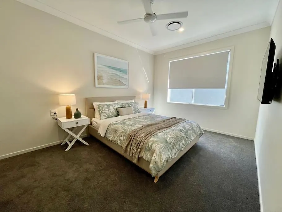 Capri Waterfront 5br Waterfront Heated Pool