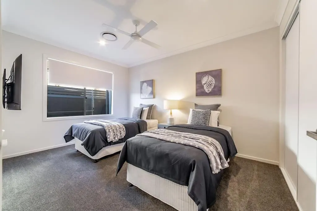 Capri Waterfront 5br Waterfront Heated Pool *