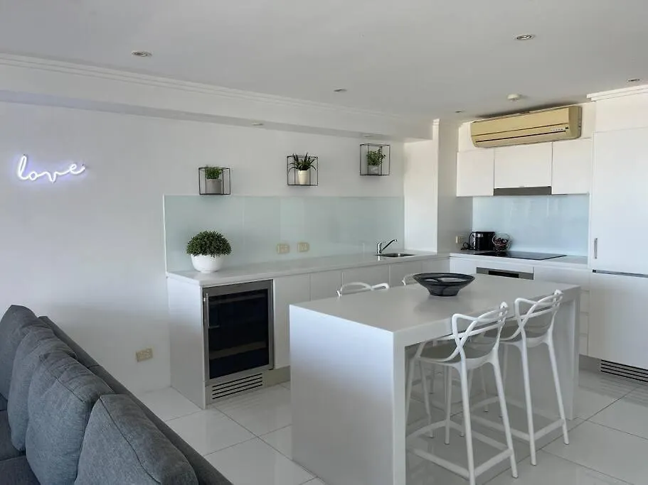 Apartment Absolute Beachfront Surfers Paradise *