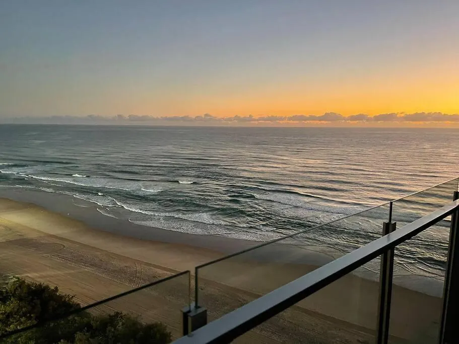 Apartment Absolute Beachfront Surfers Paradise