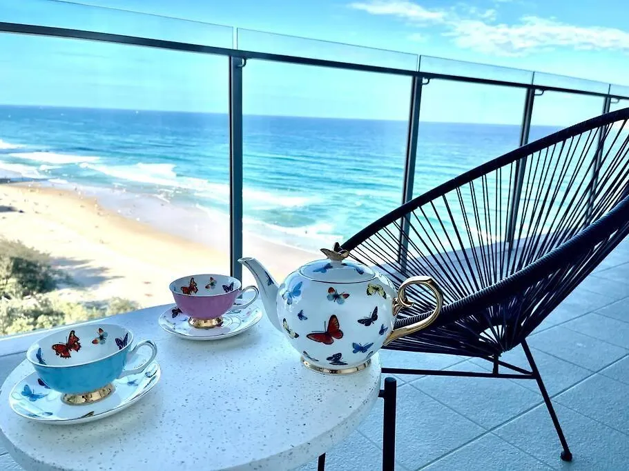 Absolute Beachfront Surfers Paradise