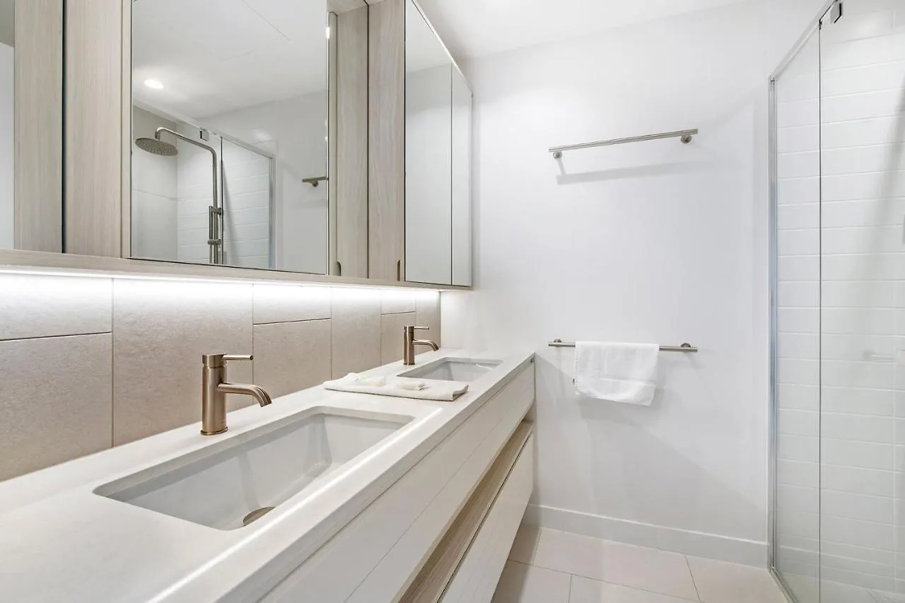 Signature Broadbeach Ocean Views - Coasthm Apartment Gold Coast
