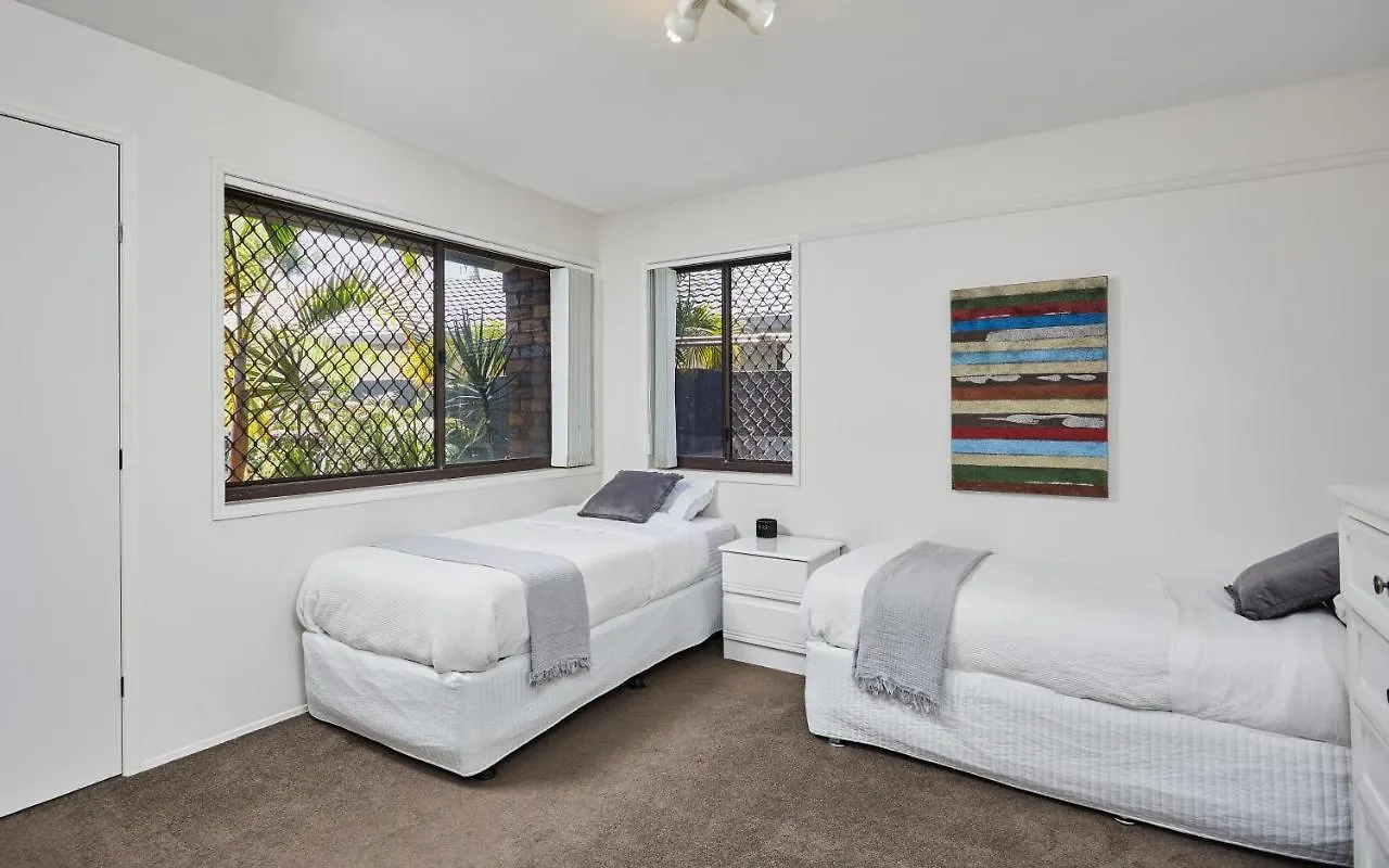 別荘 Spacious 4-bedroom Waterfront With A Pool *