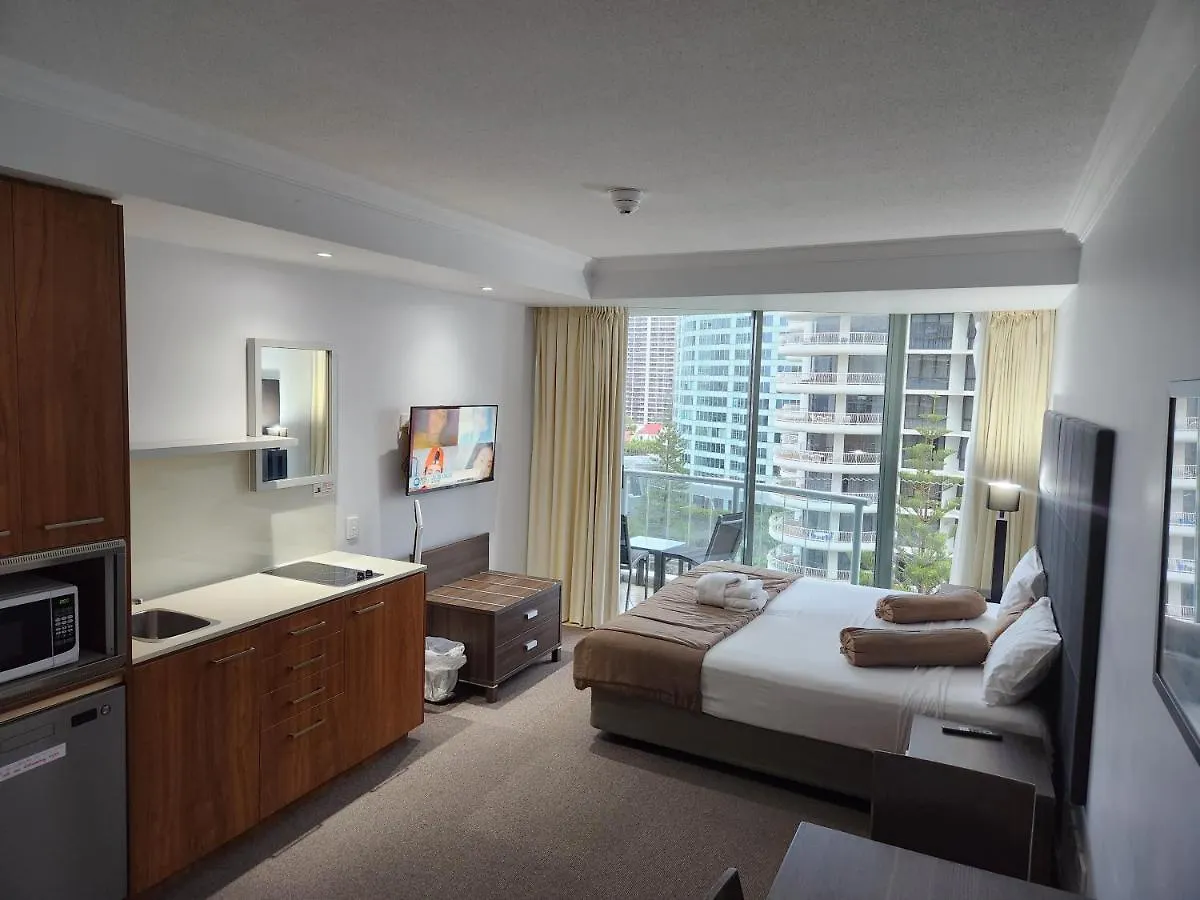 Surfers Ocean View. Large Fridge, Washing Machine, Wifi * غولد كوست
