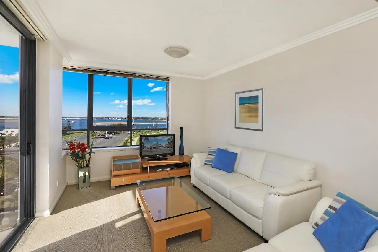 Aqualine On The Broadwater Aparthotel 4*