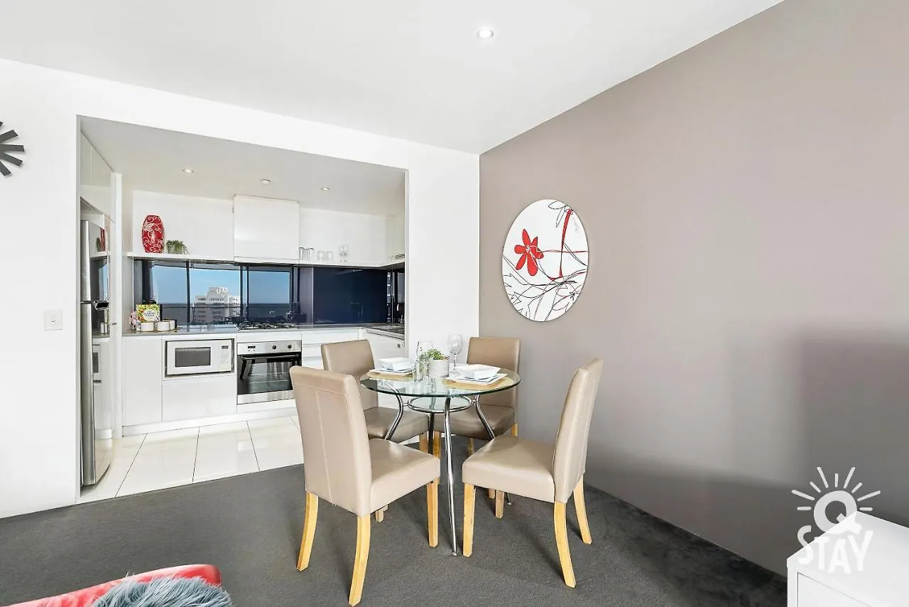 Circle On Cavill 2 Bedroom 1 Bathroom Ocean View — Q