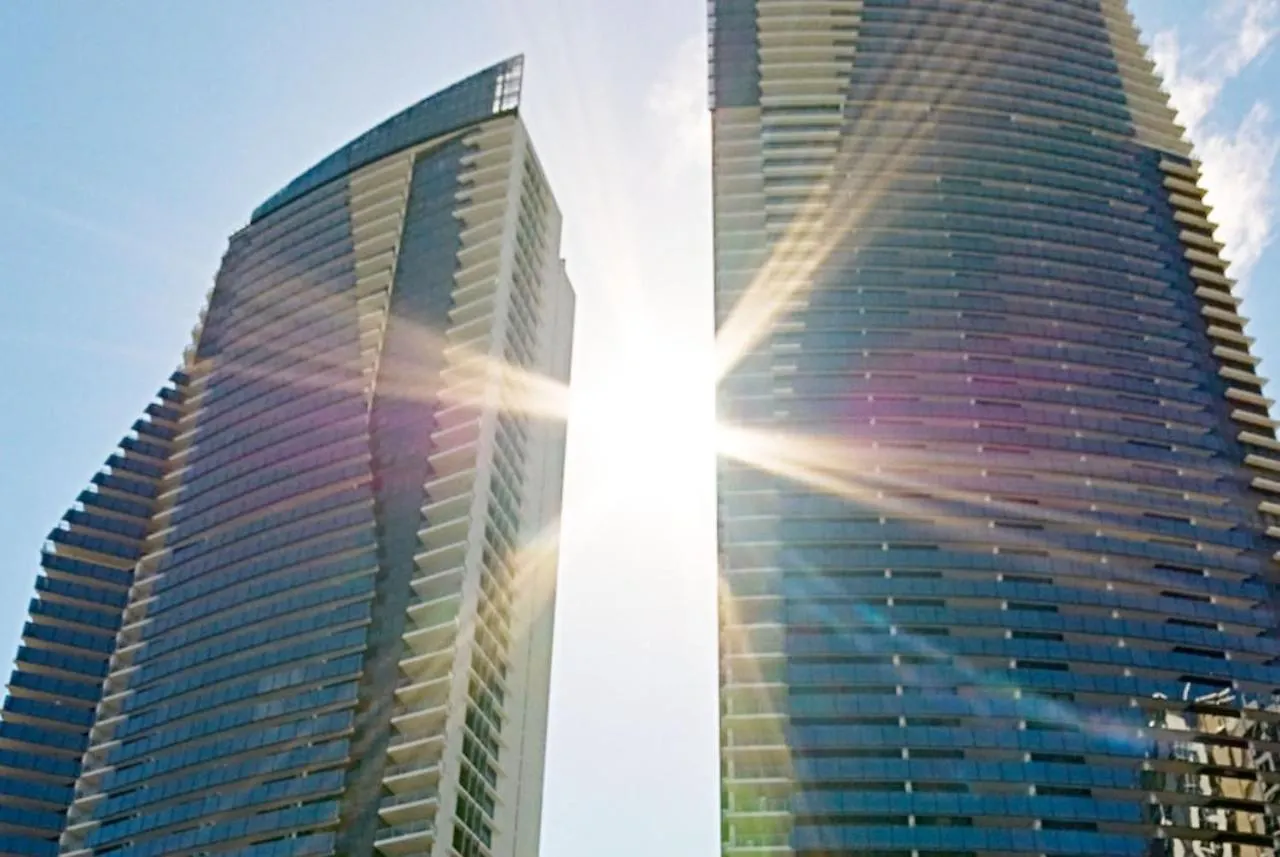 Circle On Cavill 2 Bedroom 1 Bathroom Ocean View — Q Appartement