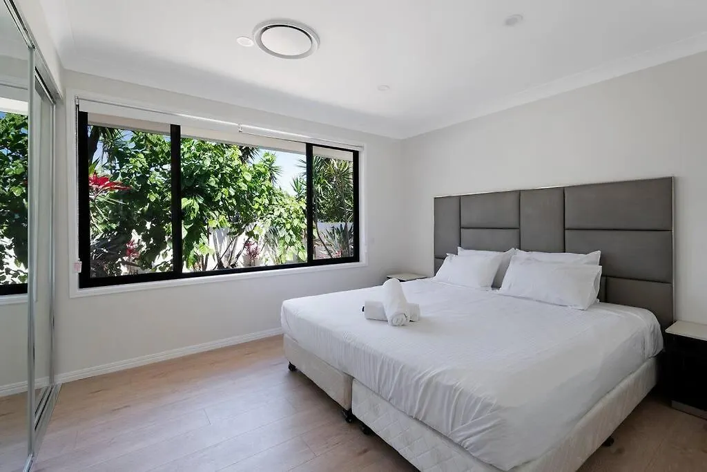 4br Waterfront Vacation In Broadbeach Waters *