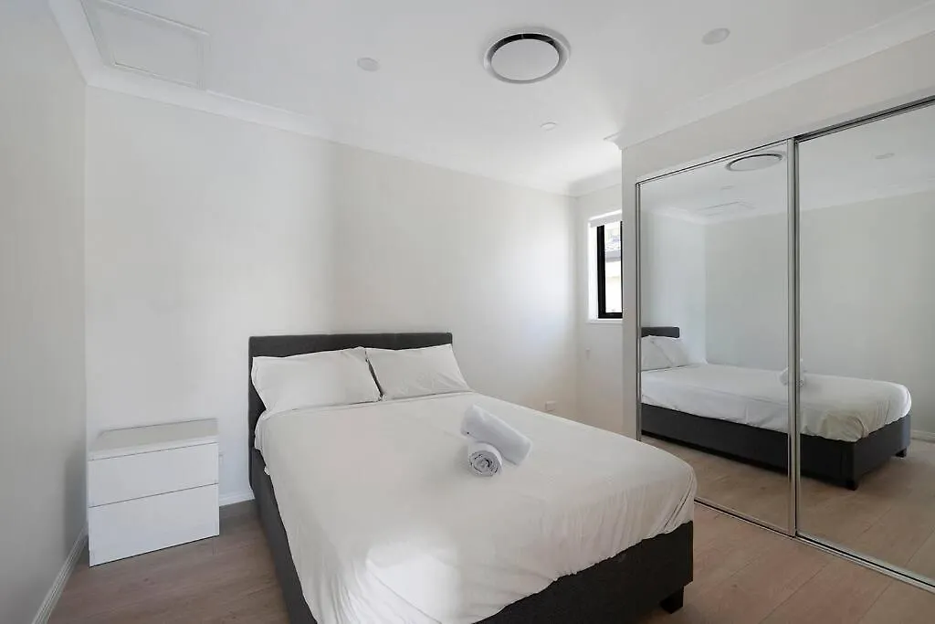 4br Waterfront Vacation In Broadbeach Waters Gold Coast