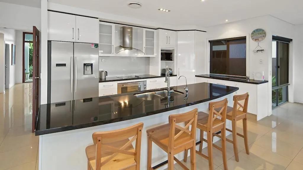 Luxury Waterfront House Close To Theme Parks And Shops * ゴールドコースト
