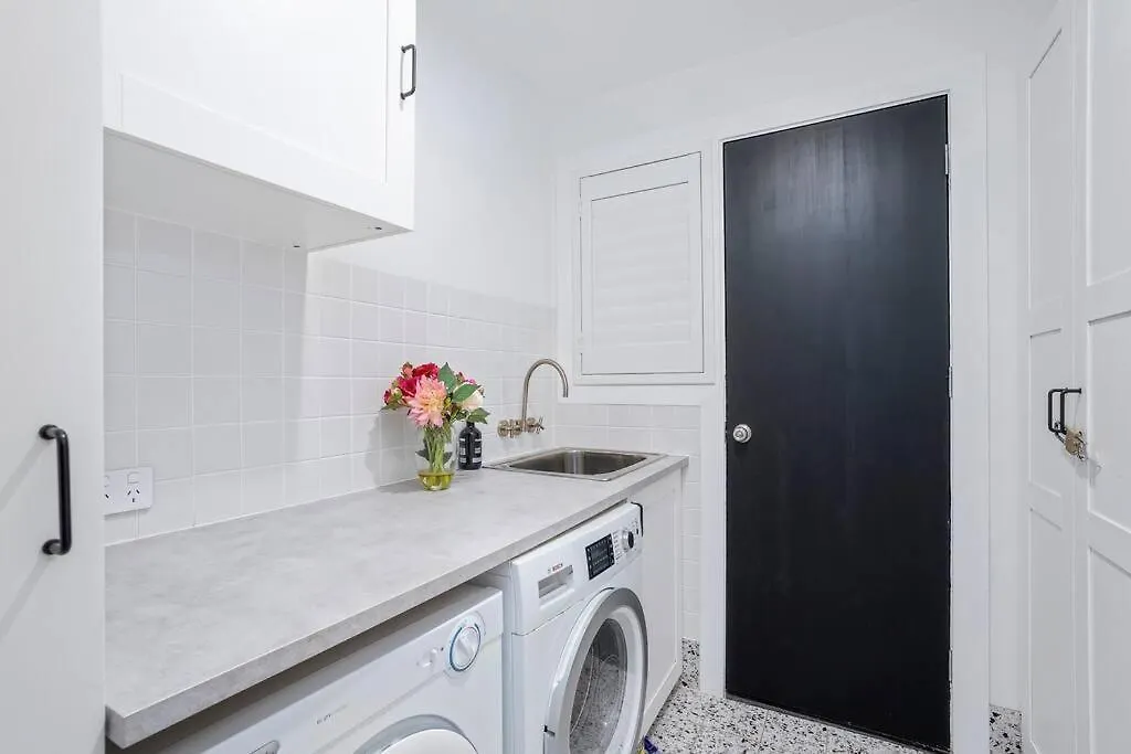 Family Waterfront Escape - Pool, 2 King * Gold Coast